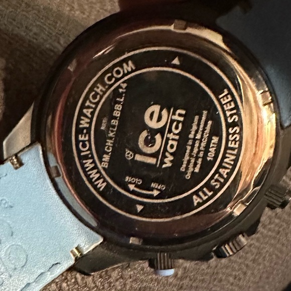 BMW WATCH , barely used, excellent condition.. - Picture 4 of 6